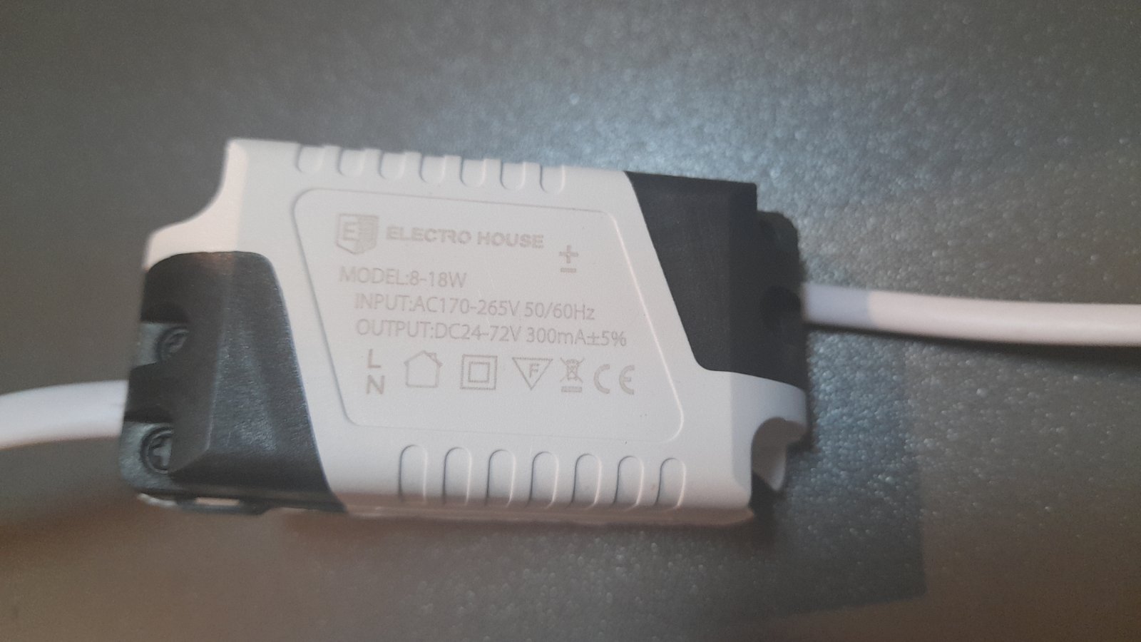 Драйвер для лед світильника 8-18W 300mA  220V